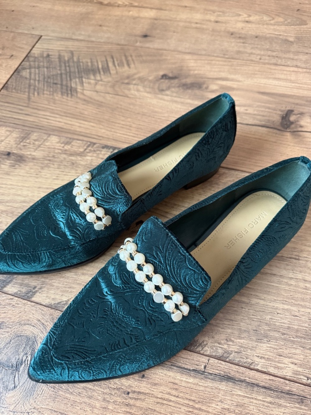 Marc Fisher Floral Embossed Velvet Pearl Strap Flats 7.5 Emerald green like new